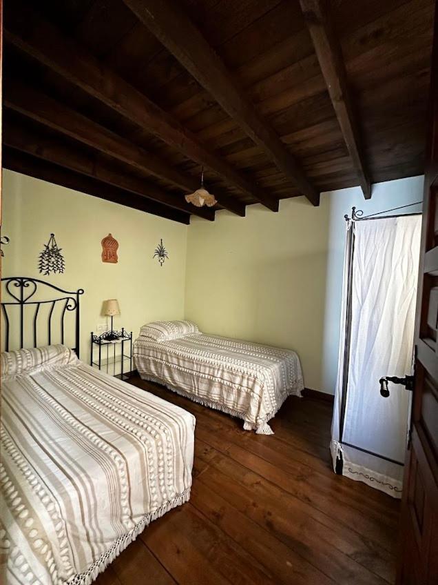 Espaciosa Y Elegante Casa Rural En Los Marines Exterior foto
